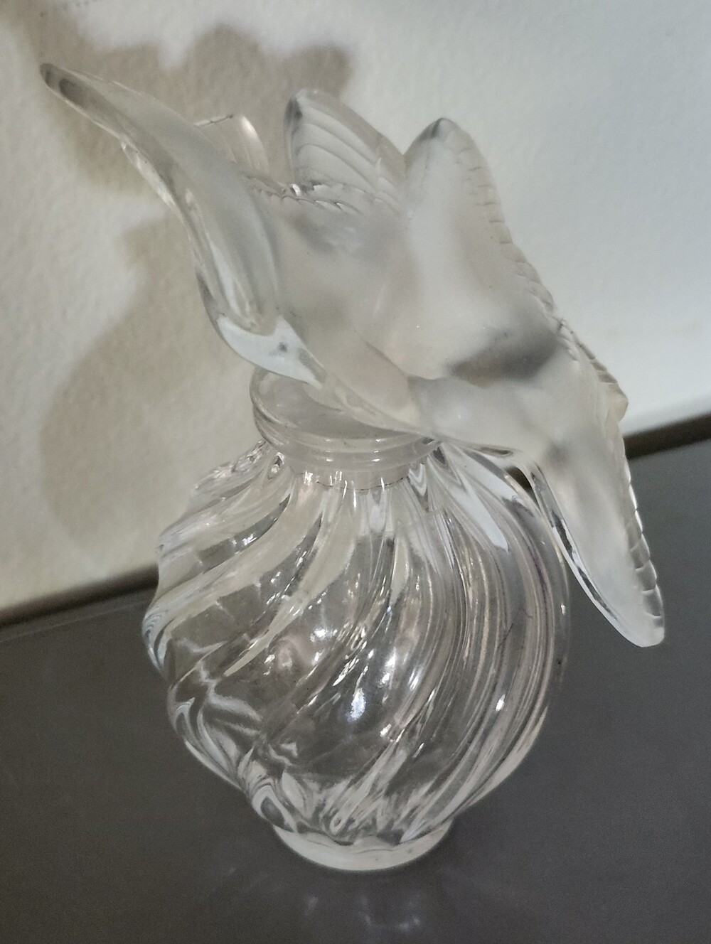 Vtg Nina Ricci Lalique Double Kissing Doves Frosted Glass Perfume Bottle